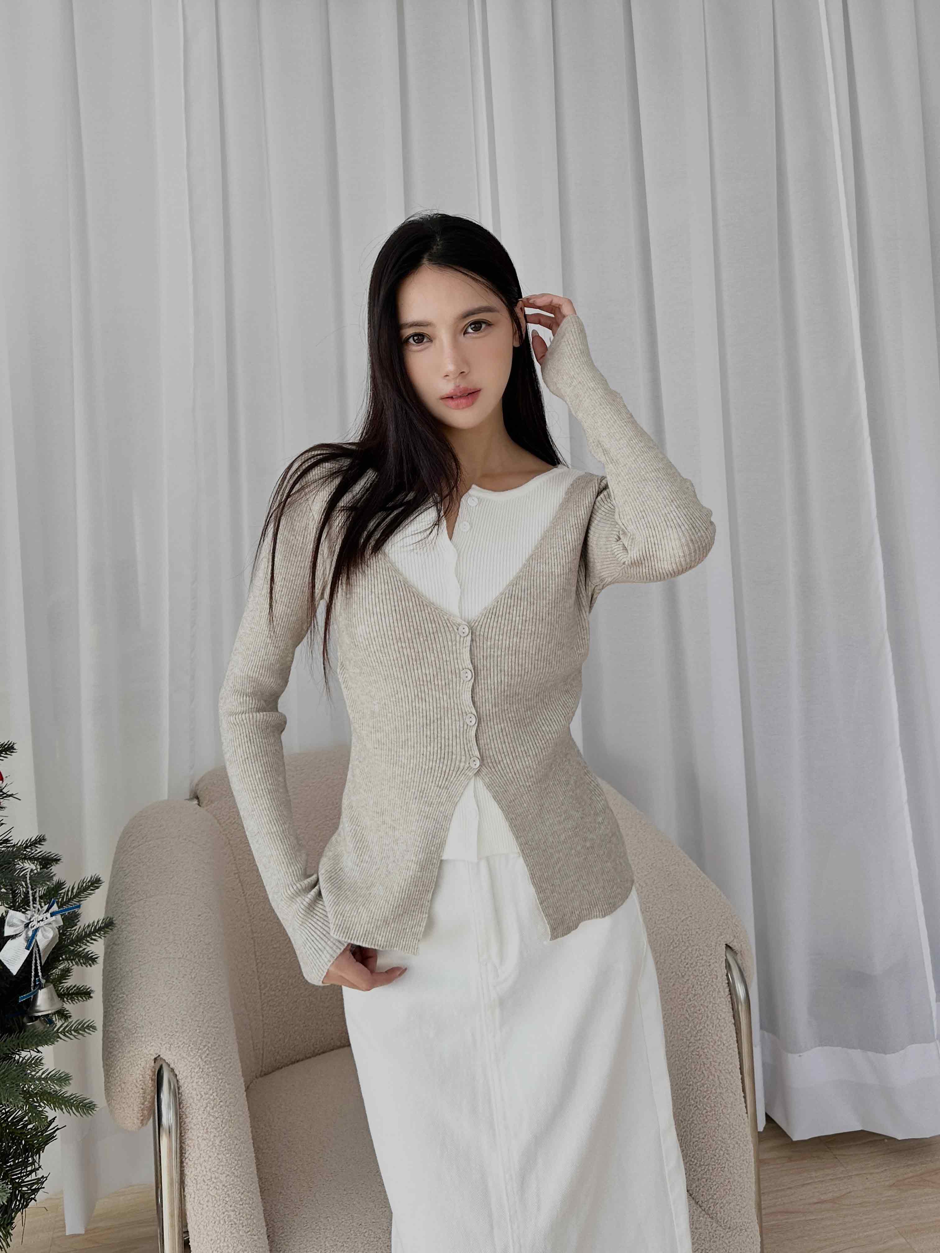 V領雙層釦飾針織上衣