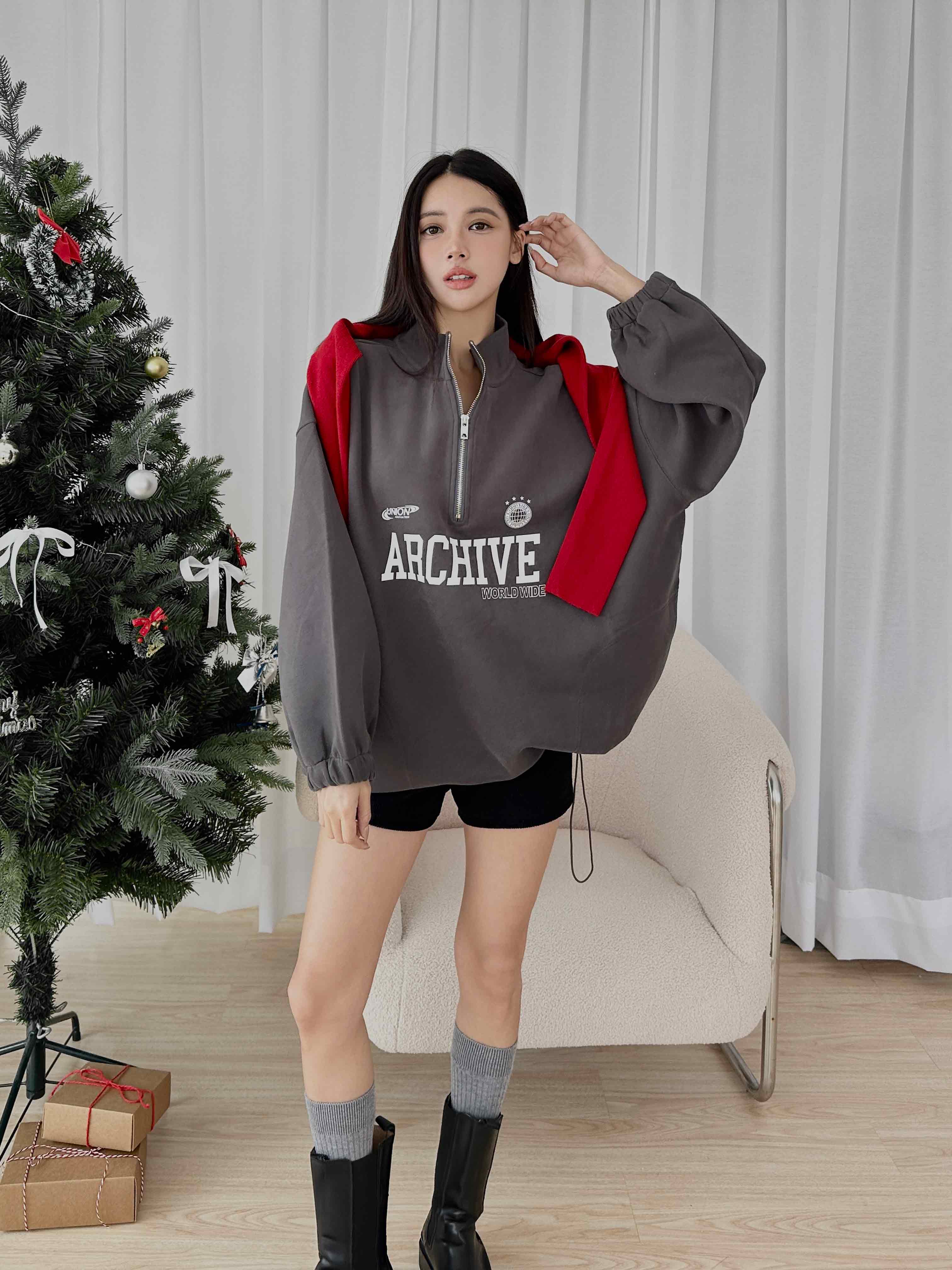 拉鍊領英文大學T