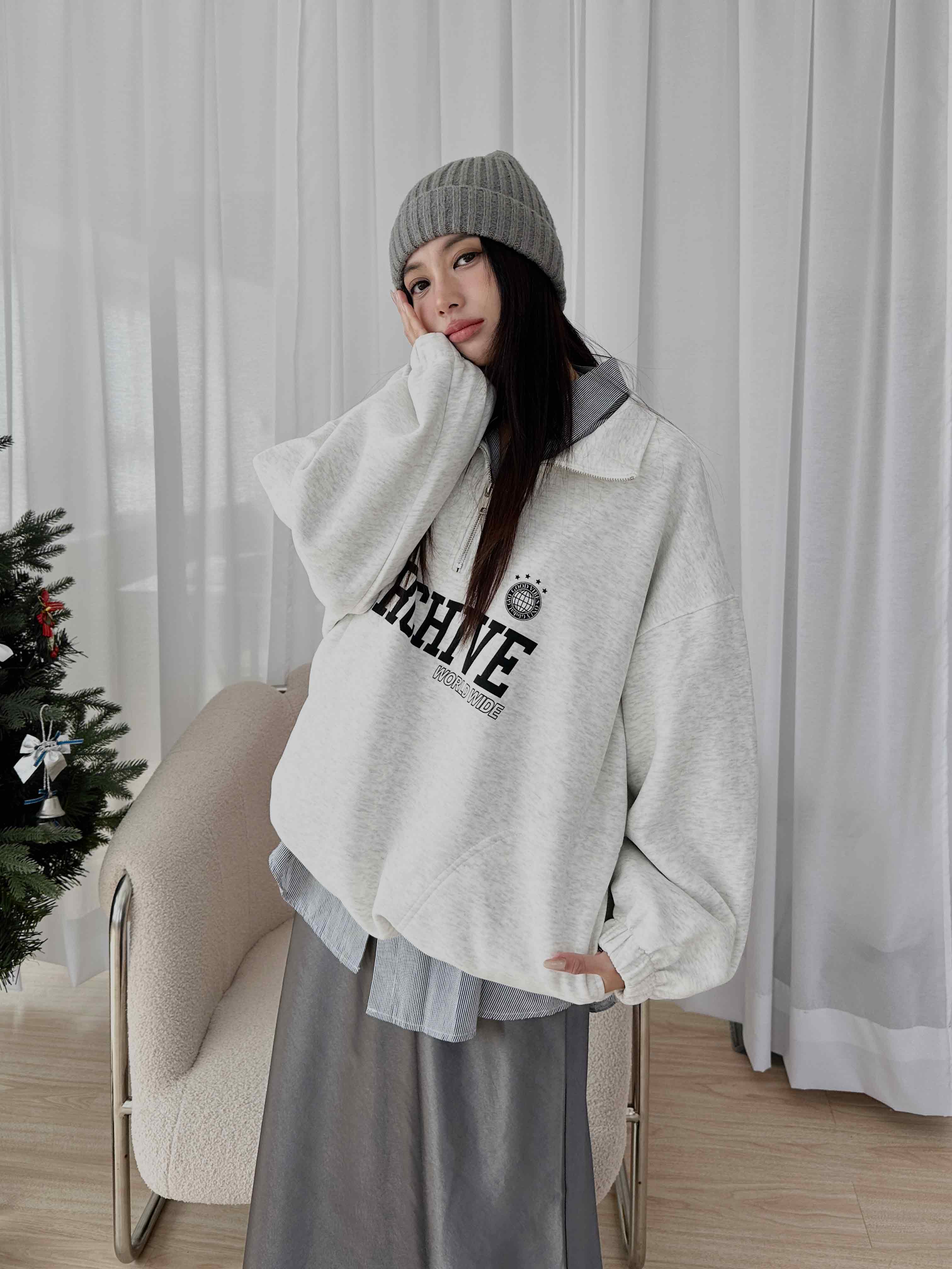 拉鍊領英文大學T