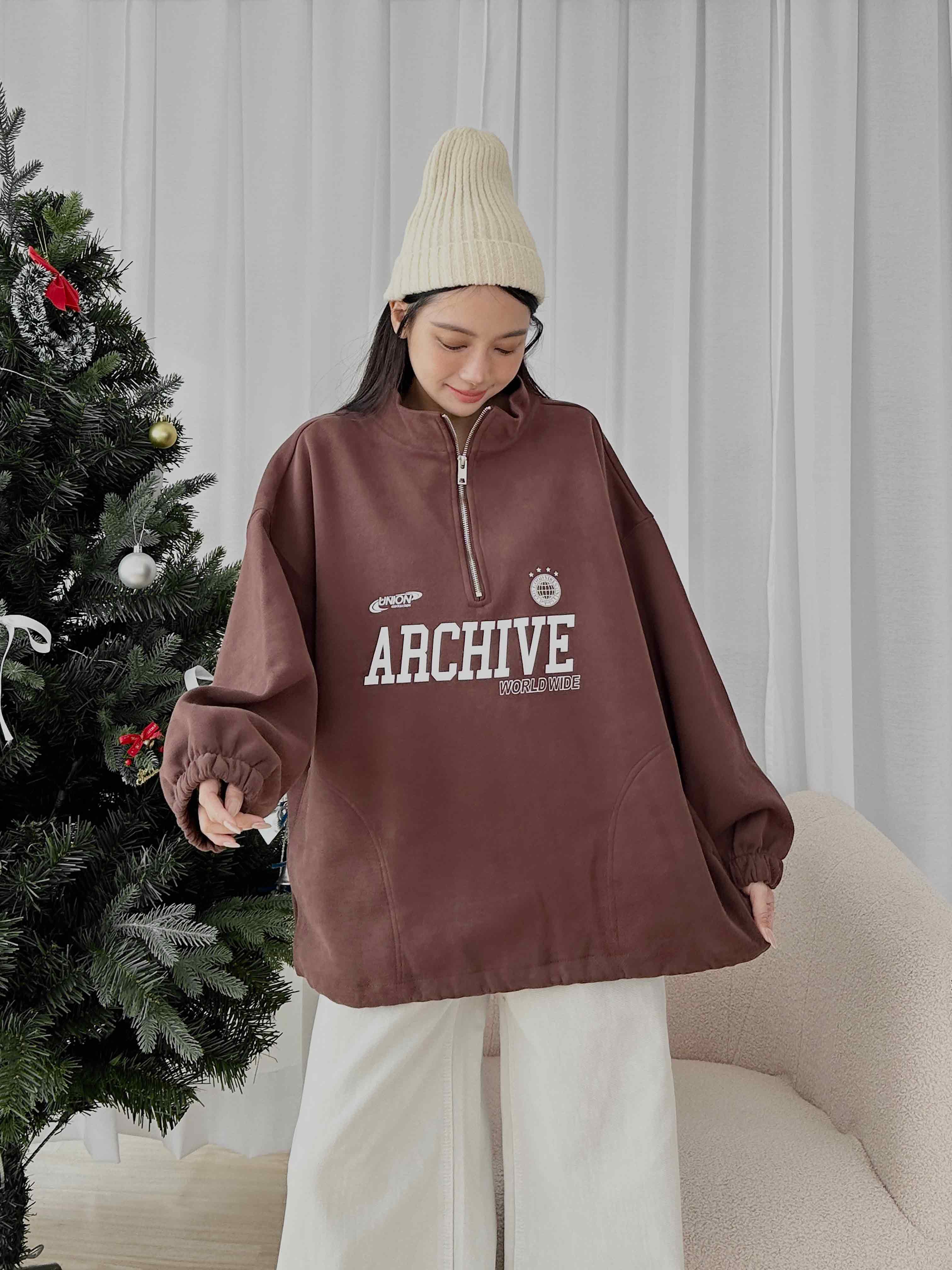 拉鍊領英文大學T