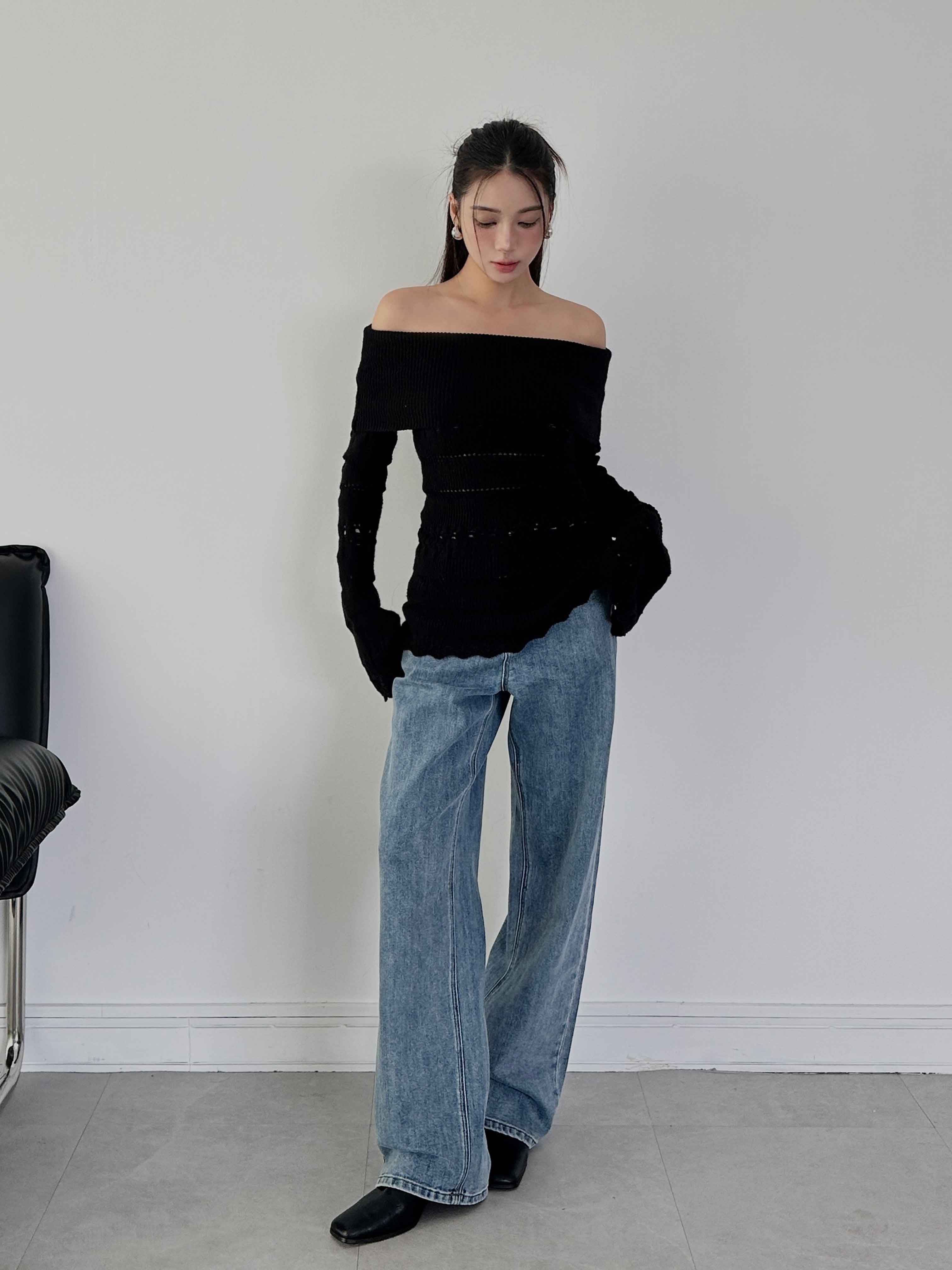 一字領燒花針織上衣