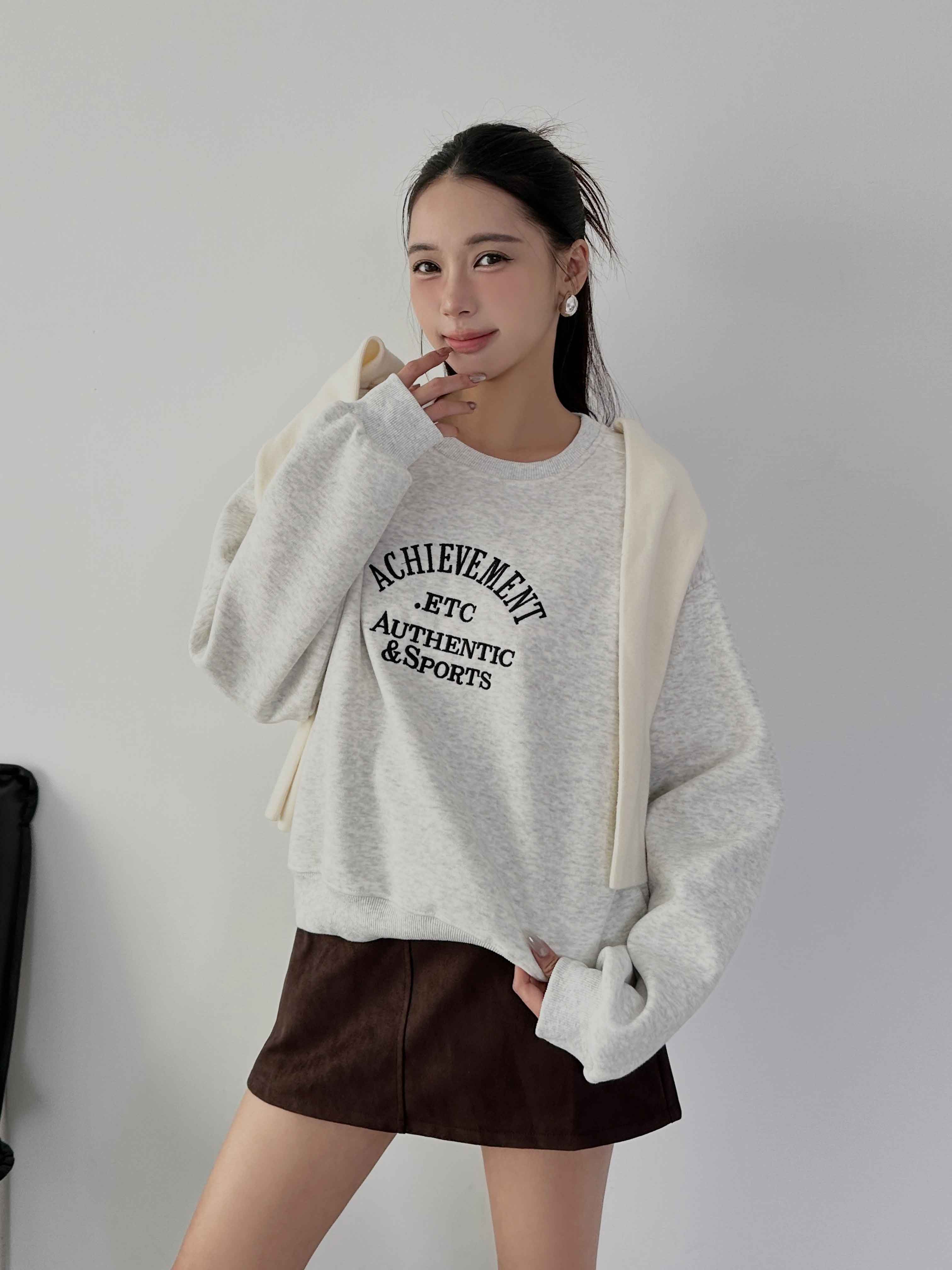 寶寶絨字母大學T