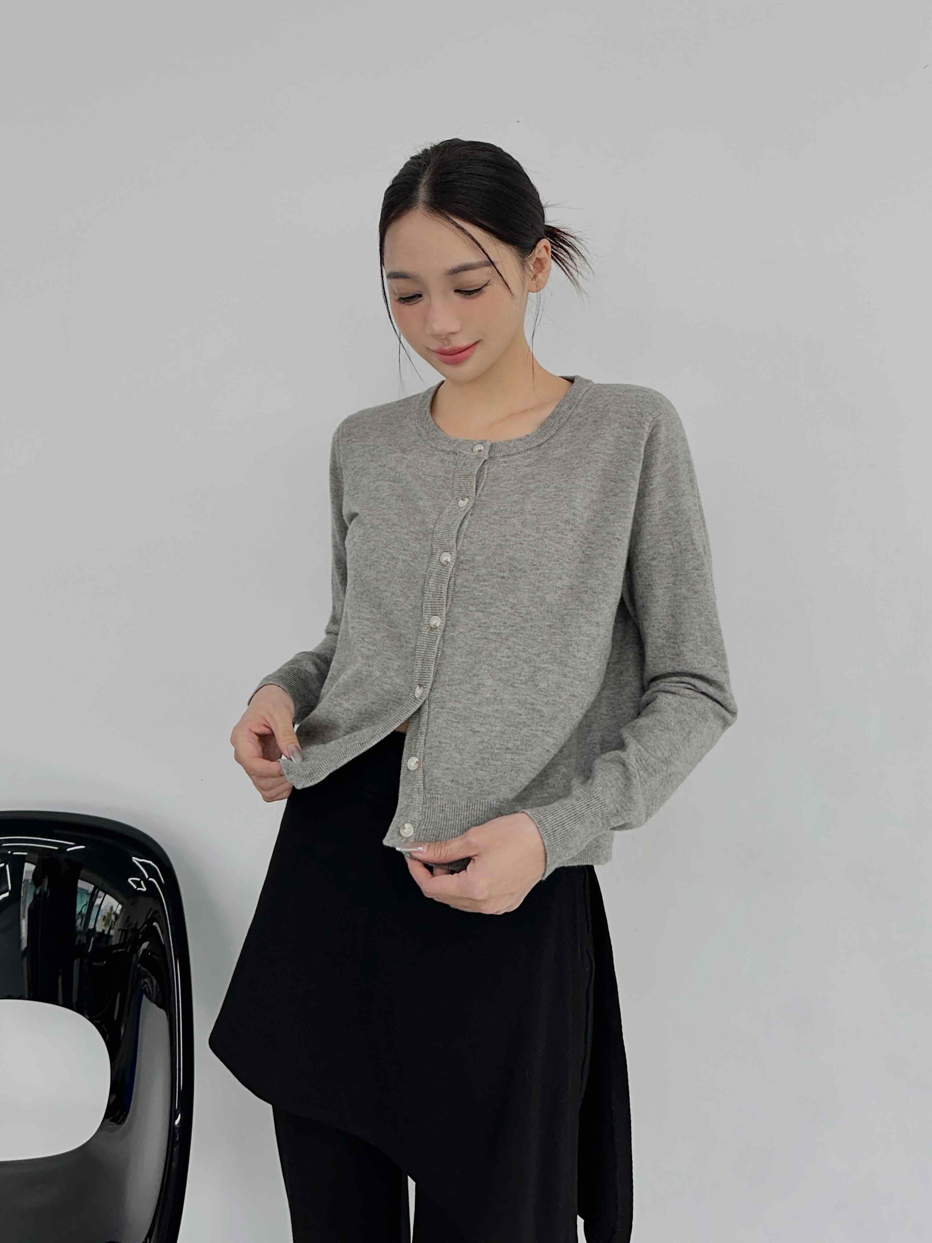 柔彈排釦針織衫