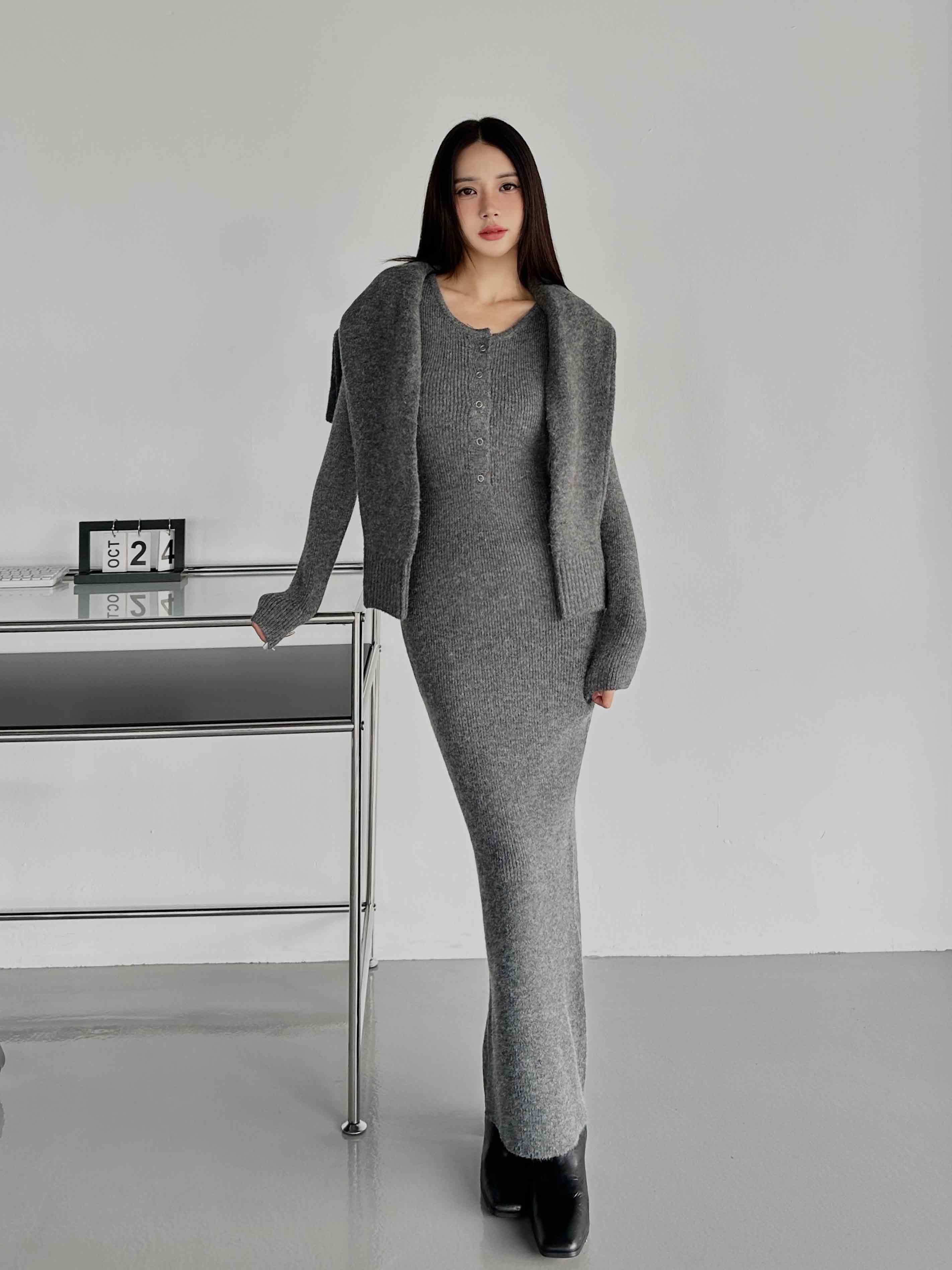 圓領排釦針織洋裝