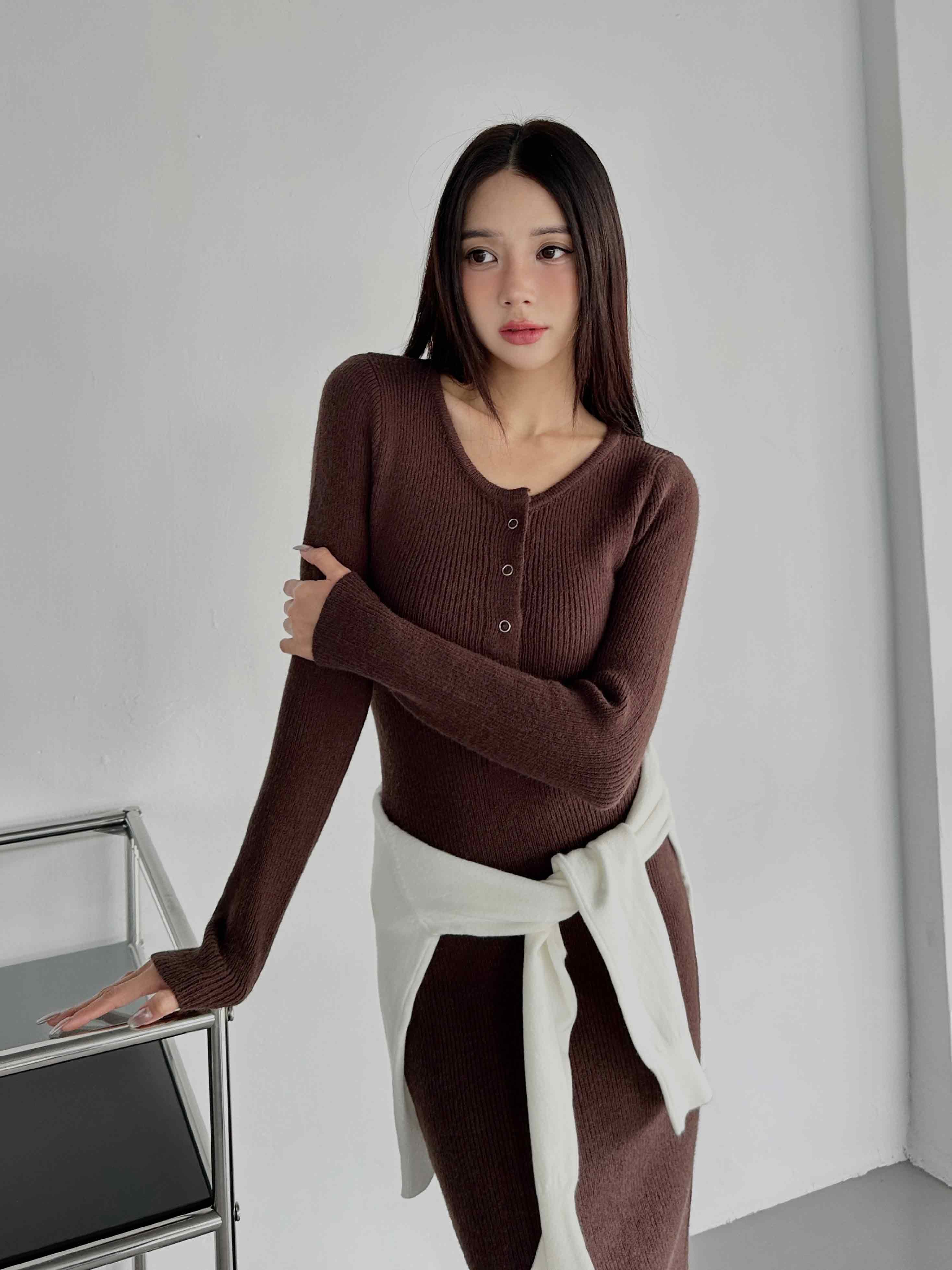 圓領排釦針織洋裝