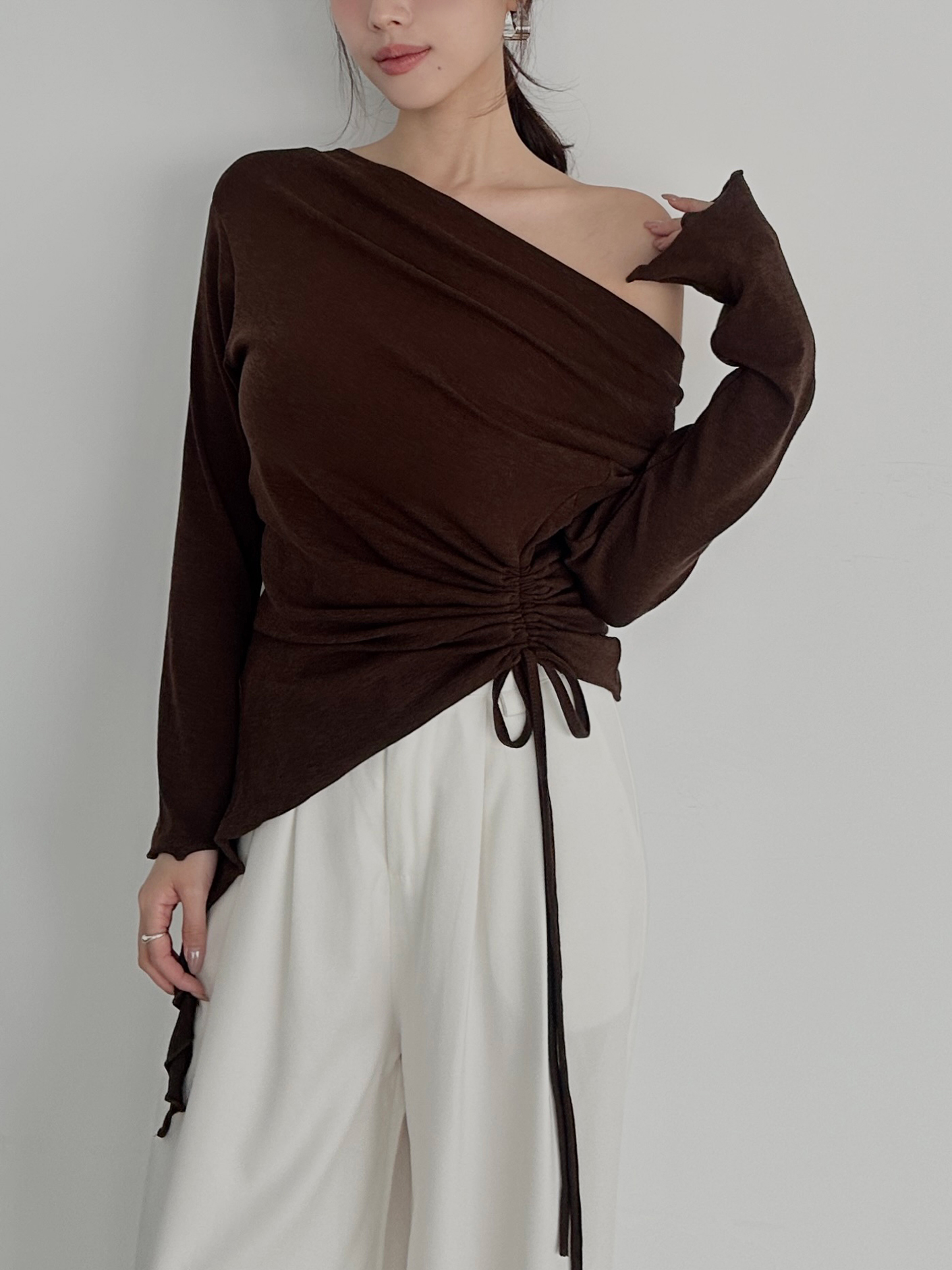 捲邊綁繩一字領上衣