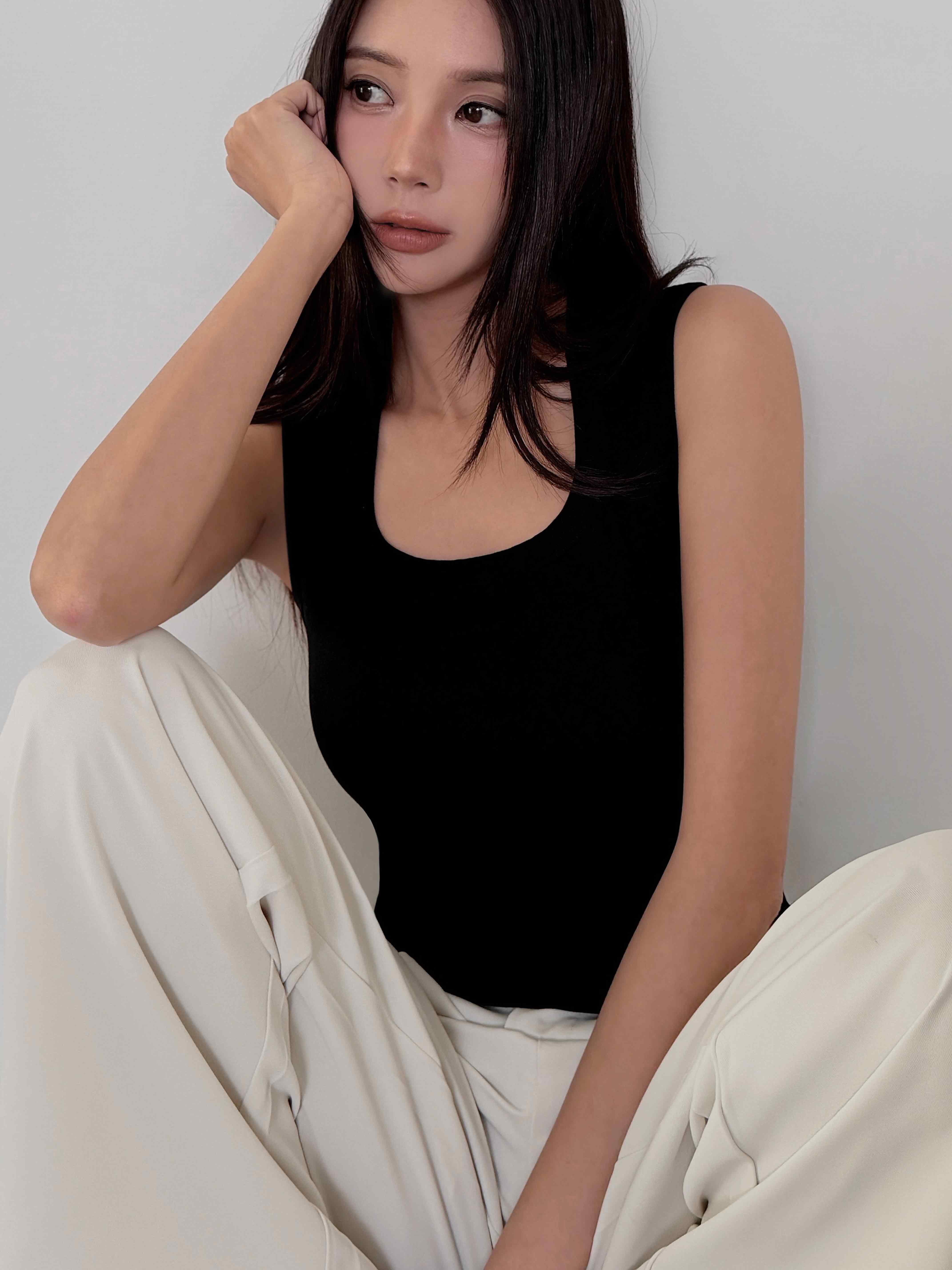 柔彈寬肩修飾 BRA TOP