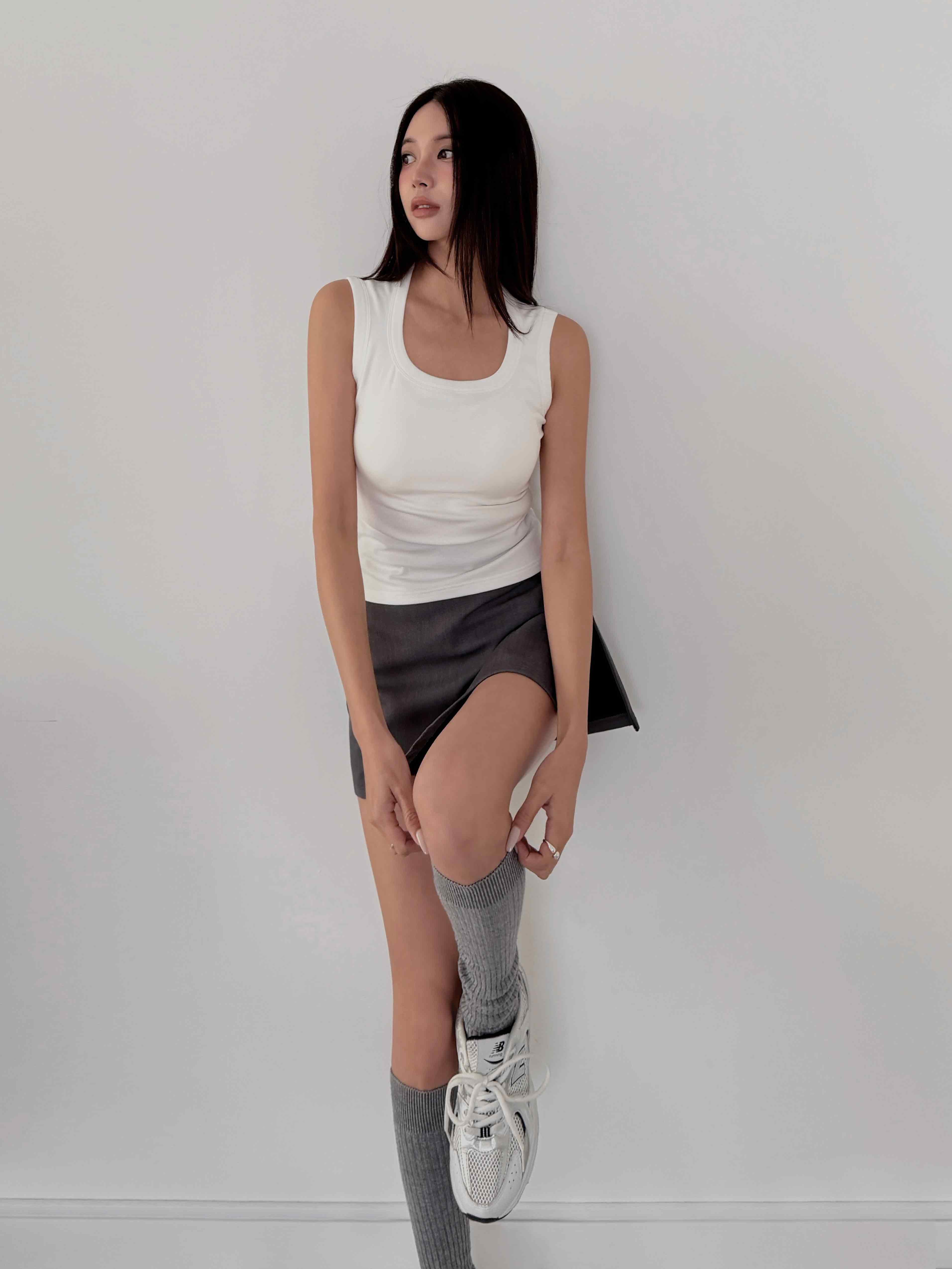 柔彈寬肩修飾 BRA TOP