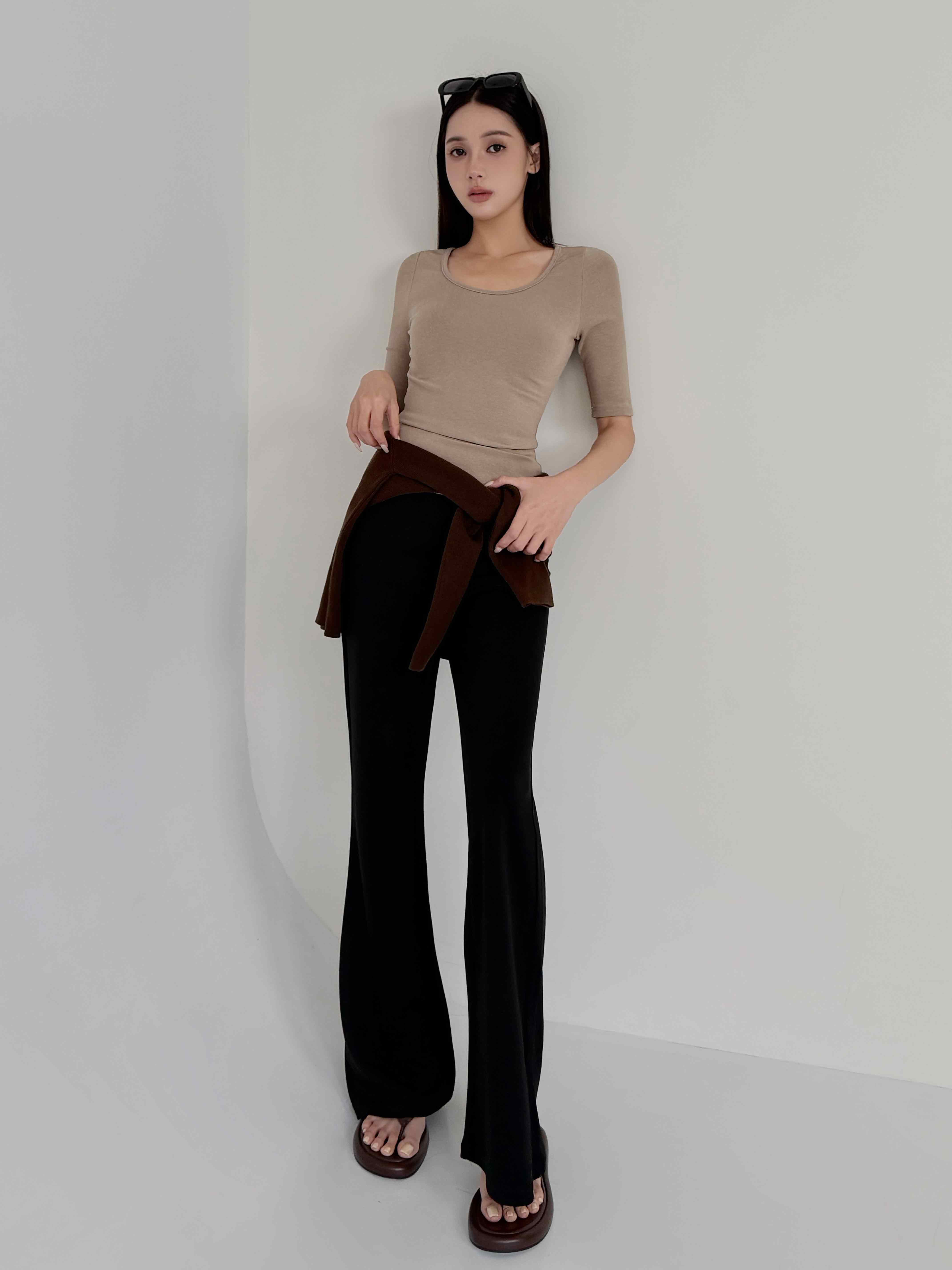 柔彈大U圓領五分袖上衣